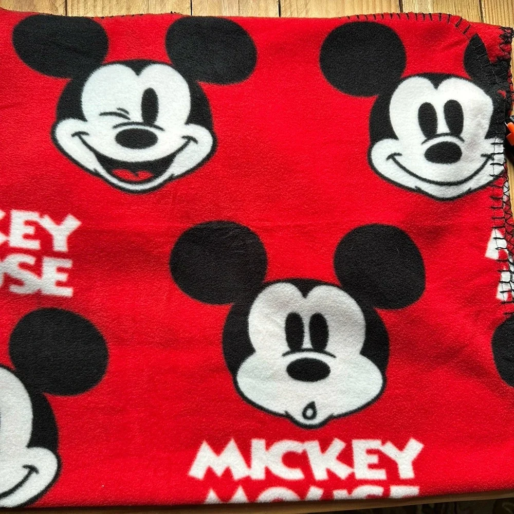 Disney Red/White/Black Mickey Mouse Face Throw Blanket 39 X 49 Inch